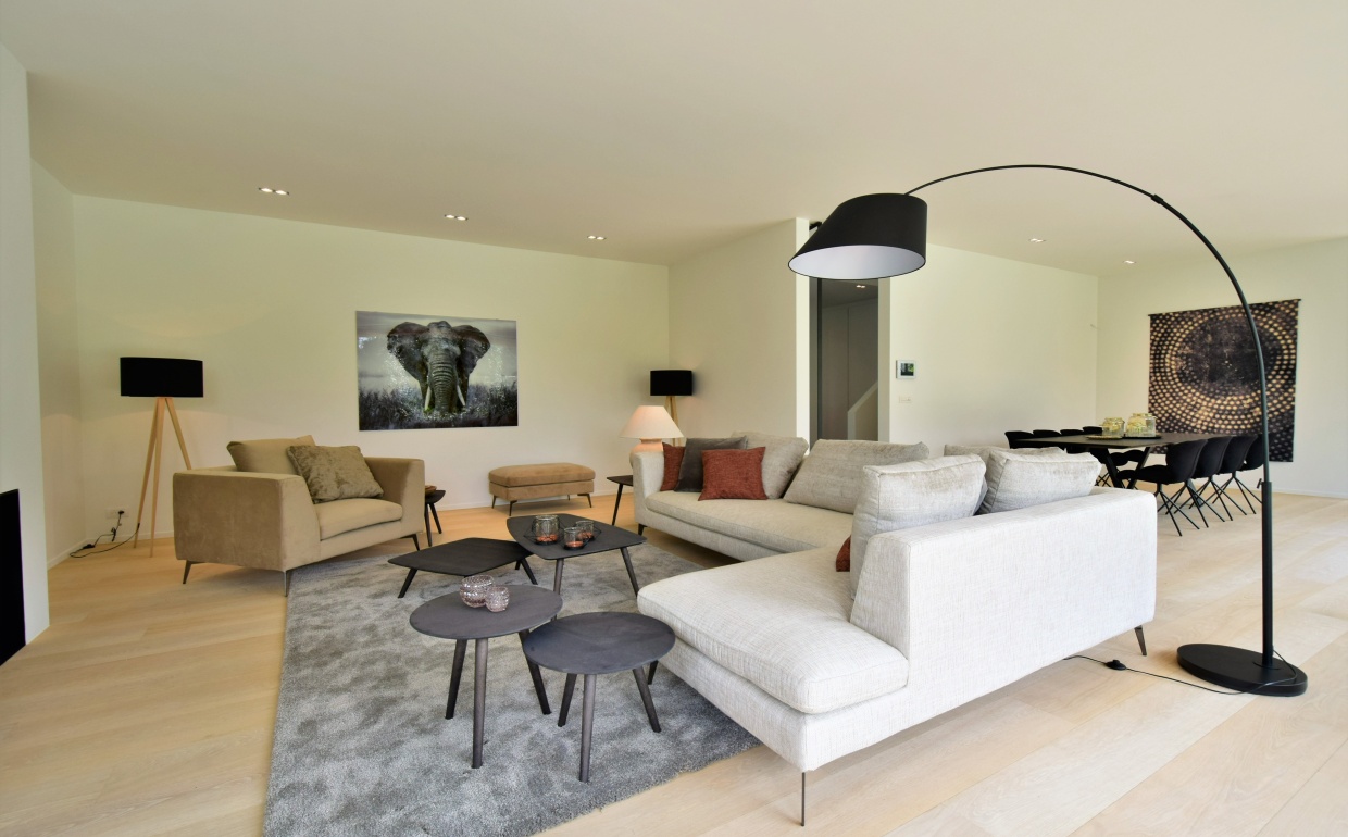 designzetel, luxe vastgoed, te koop knokke, luxe villa, magere schorre, cambier denil, luxe immo, obumex, casanova vastgoedstyling, huur een interieur, brugge, interieur brugge